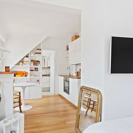Superbe Studio Avec Grande Terrasse Апартаменты *
